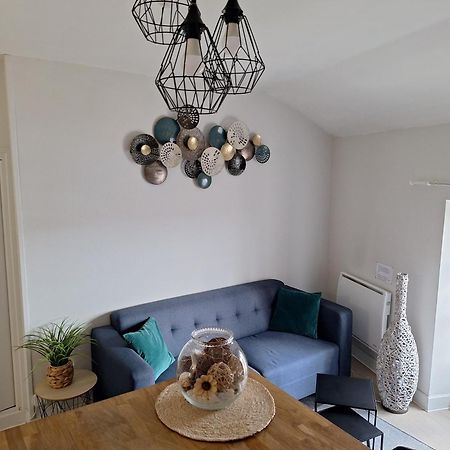 Appartement F2 Centre-Ville Issoire Avec Jolie Vue Luaran gambar
