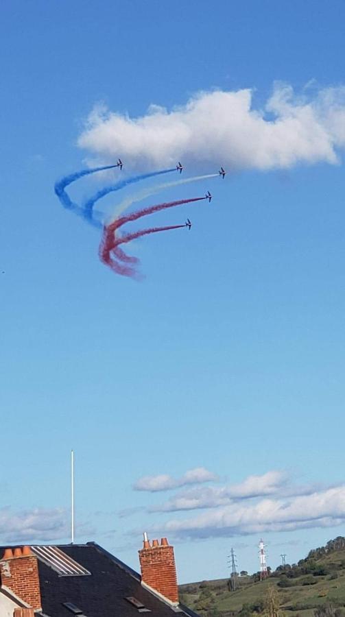 Appartement F2 Centre-Ville Issoire Avec Jolie Vue Luaran gambar