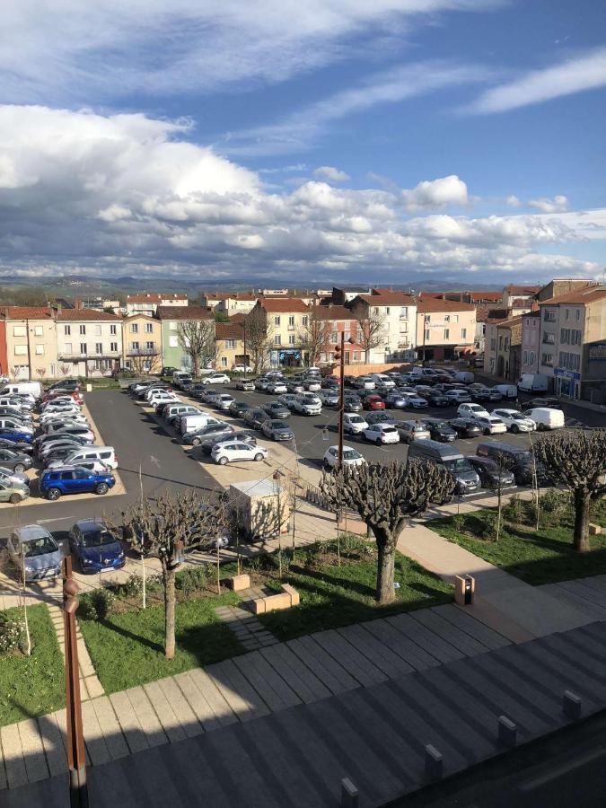 Appartement F2 Centre-Ville Issoire Avec Jolie Vue Luaran gambar