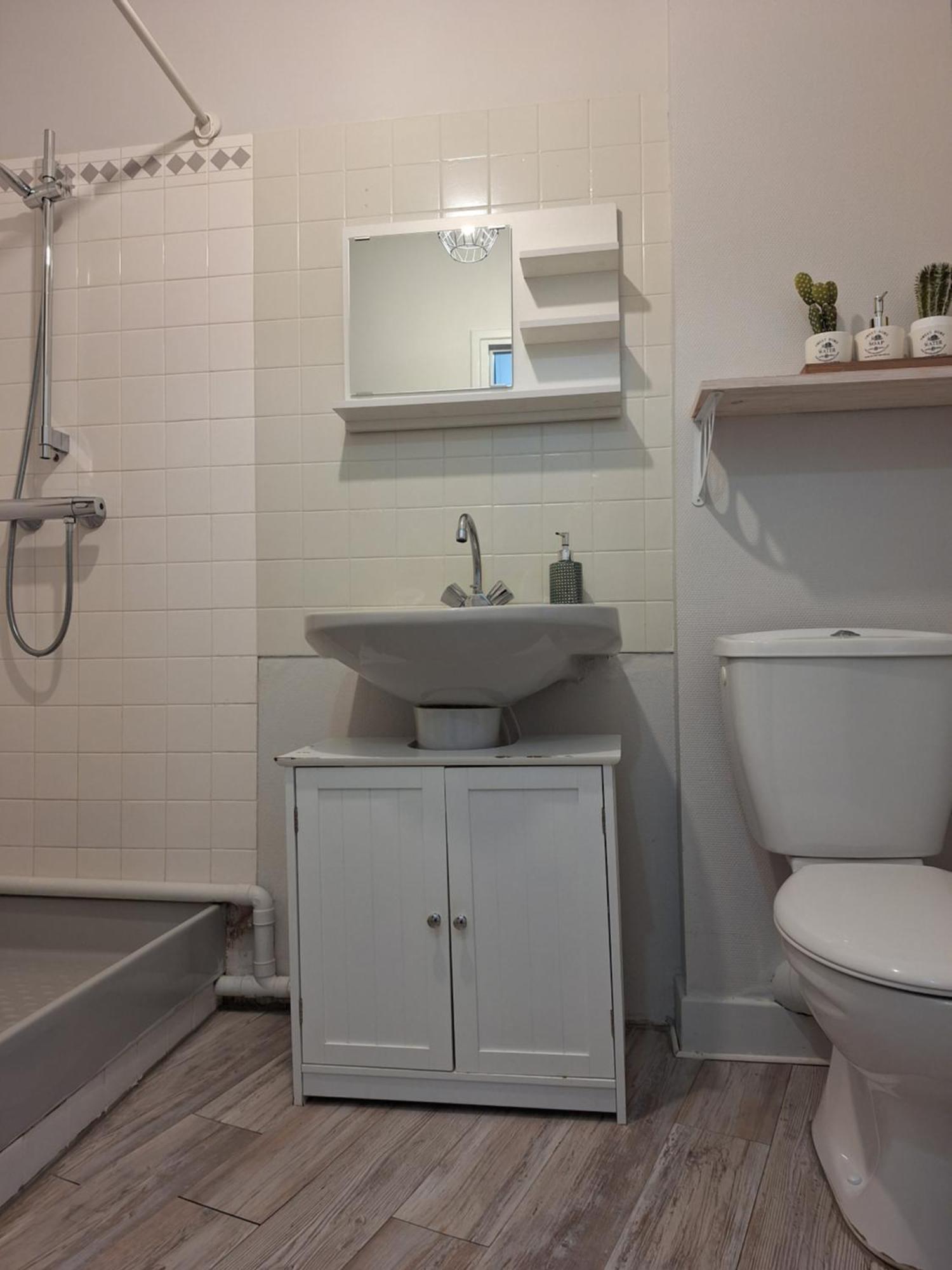 Appartement F2 Centre-Ville Issoire Avec Jolie Vue Luaran gambar