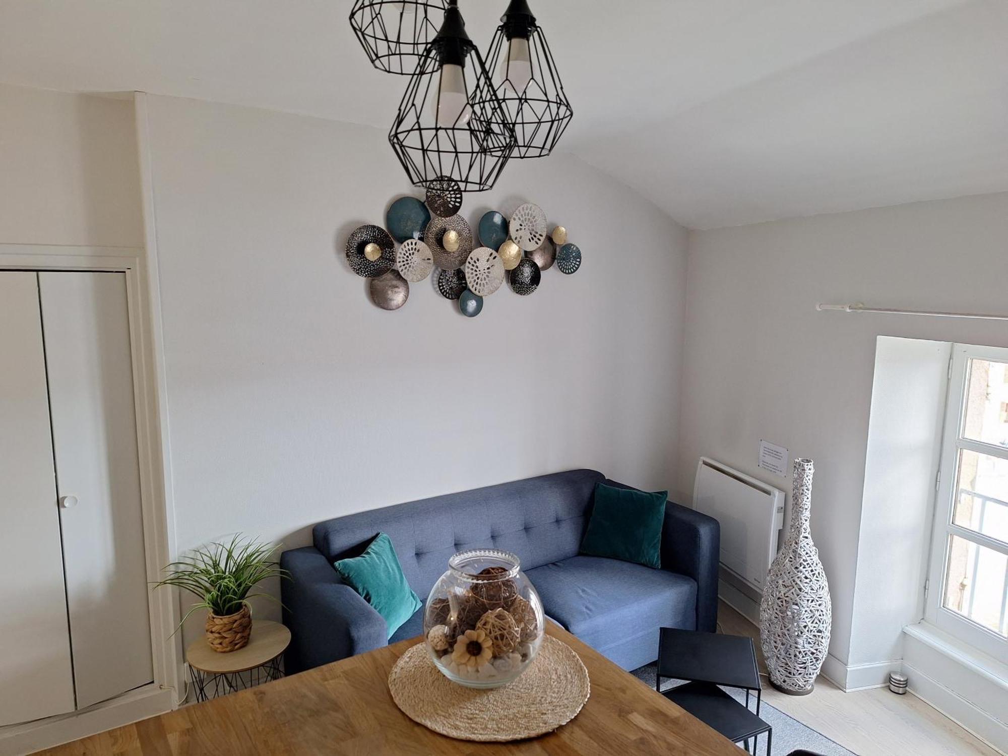 Appartement F2 Centre-Ville Issoire Avec Jolie Vue Luaran gambar