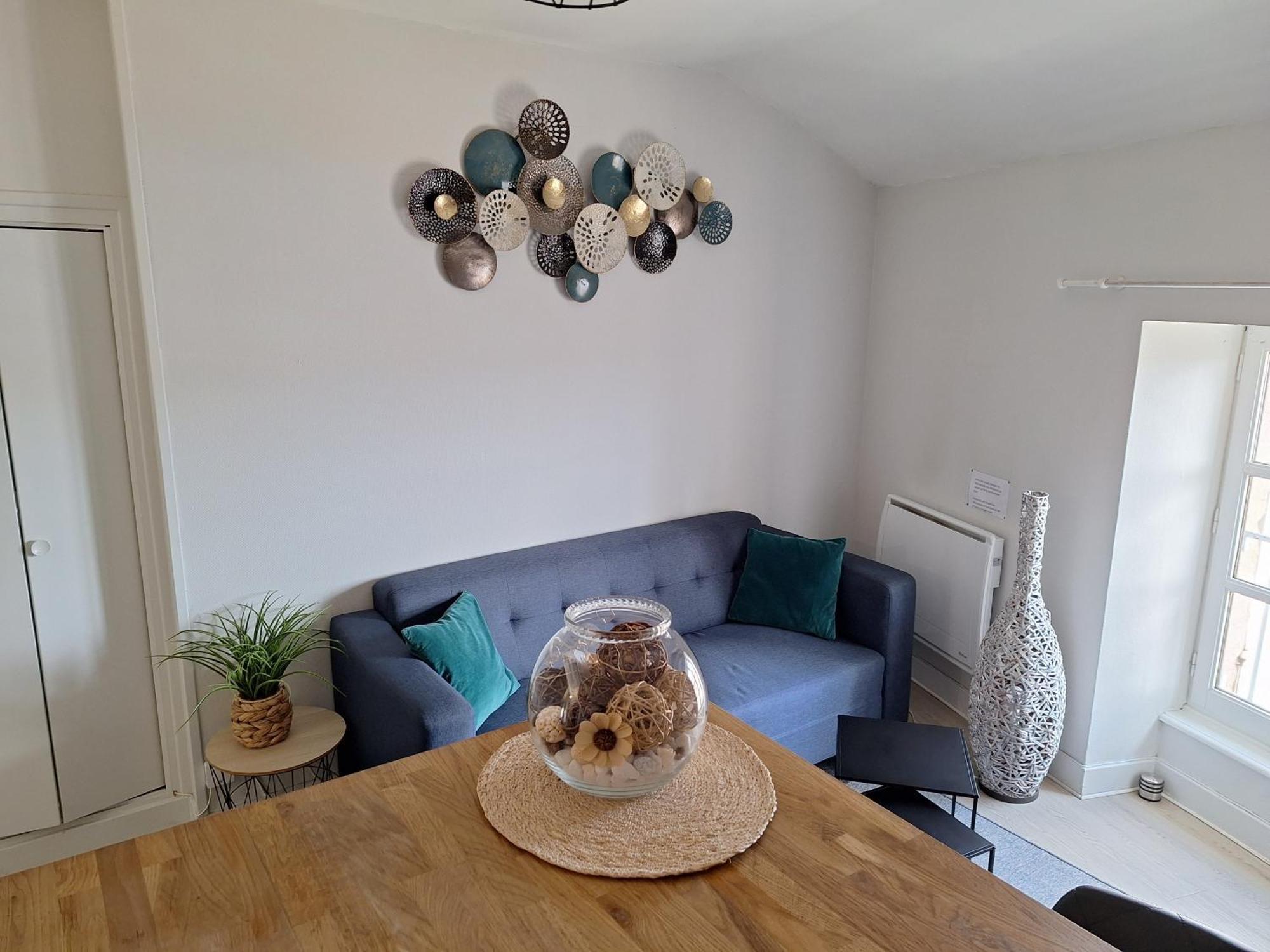 Appartement F2 Centre-Ville Issoire Avec Jolie Vue Luaran gambar