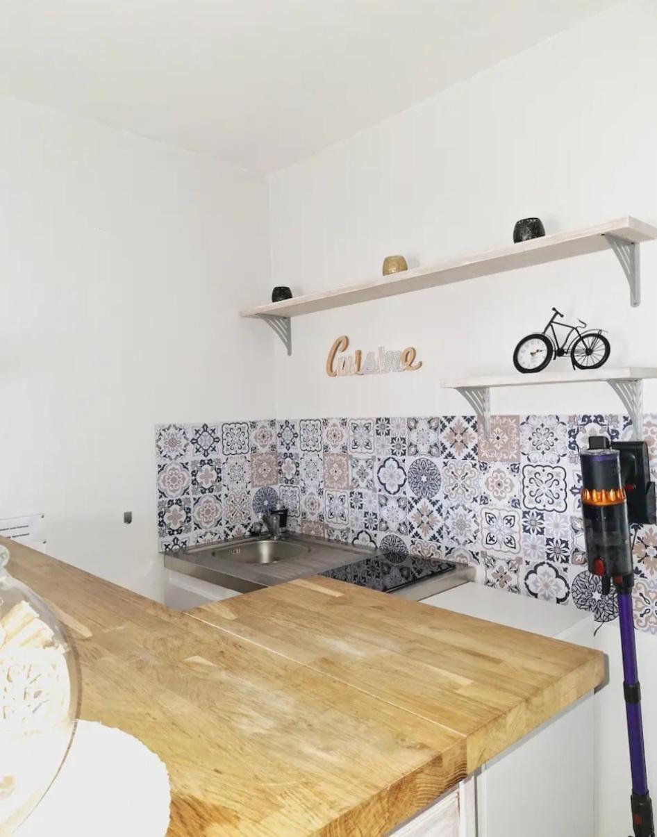 Appartement F2 Centre-Ville Issoire Avec Jolie Vue Luaran gambar